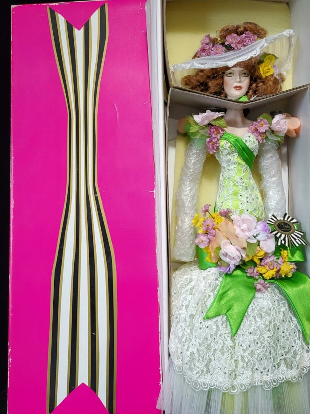 $300~BOB MACKIE~22" LEGENDARY BEAUTIES SPRING PORCELAIN DOLL~NEVER DISPLAYED